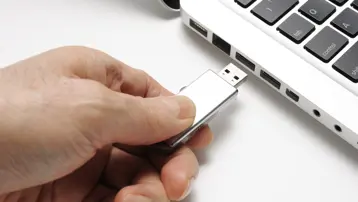 Alman meclisinde şüpheli USB alarmı