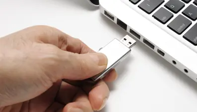 Alman meclisinde şüpheli USB alarmı