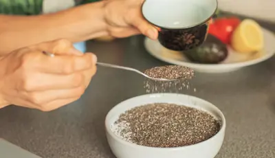 Chia tohumunu böyle tüketmek faydadan çok zarar getiriyorSon yıllarda popüler hale gelen chia tohumu, kilo kontrolü sağlamasının yanı sıra bazı hastalıklara yakalanma riskini de azaltıyor. Peki nasıl tüketilmeli?