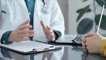 Eski doktora 38 hastaya cinsel saldırı suçlaması