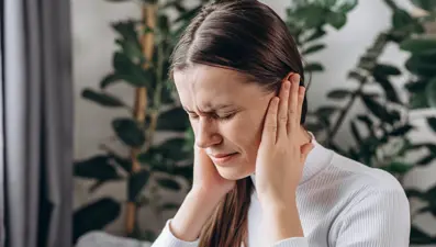 Yüzünüzü yıkarken bile tetiklenebilir: Yanak ve göz bölgesinde ağrısı olanlar dikkat