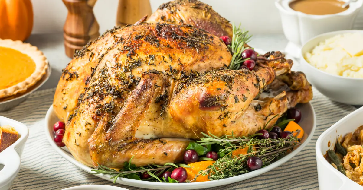 Yılbaşı sofralarının geleneksel lezzeti neden hindidir? Hindi pişirmenin püf noktaları