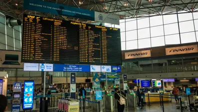 Helsinki'de İHA tehlikesi. Havalimanında uçuşlar durduruldu, savaş uçakları havalandı