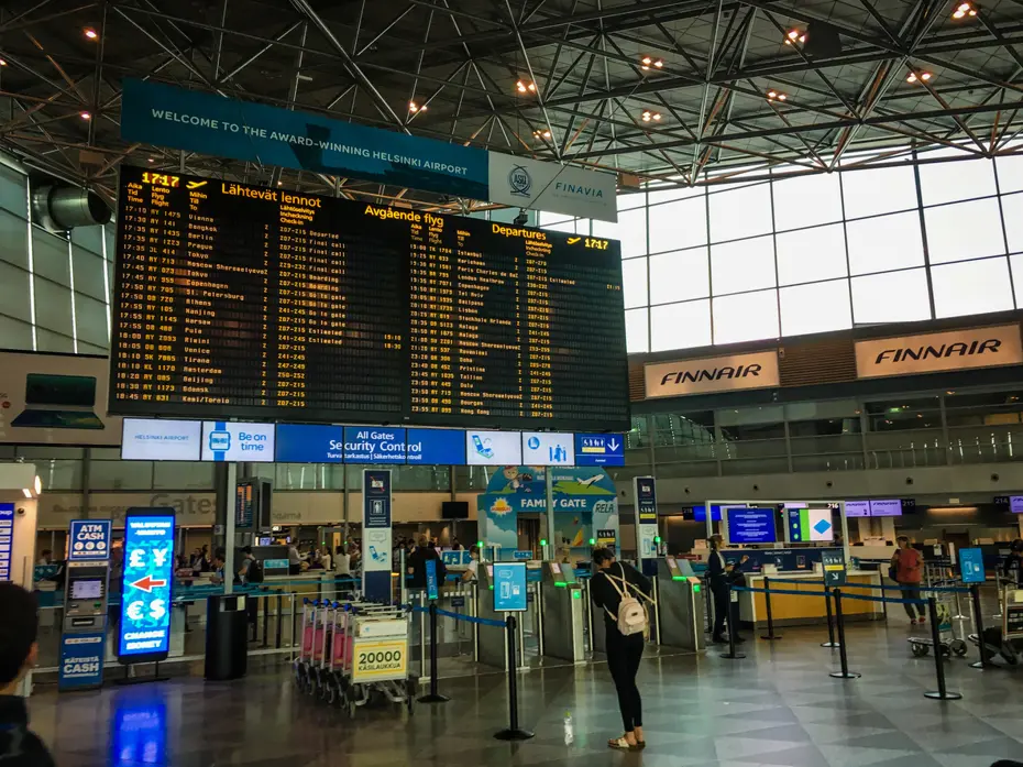 Helsinki'de İHA tehlikesi. Havalimanında uçuşlar durduruldu, savaş uçakları havalandı