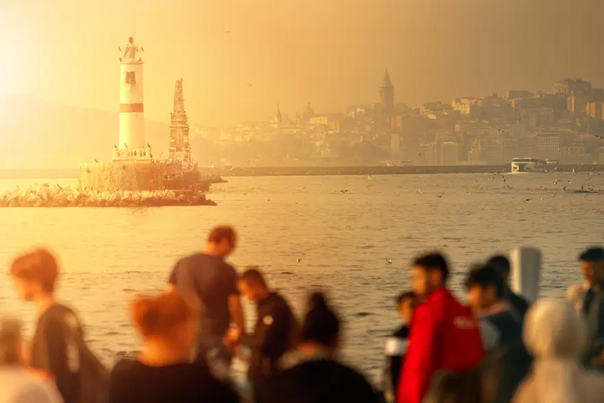 Sıcak hava bunaltınca akın ettiler. "Burada 1 lira vermeden deniz keyfi yaşıyorsun"