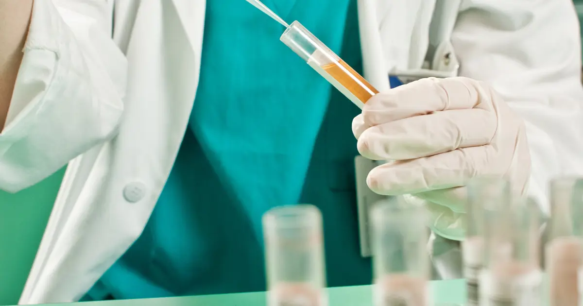 Uyuşturucu testiyle ilgili efsaneler ve gerçekler. Saç boyama, su içmek, detoks testi yanıltabilir mi?