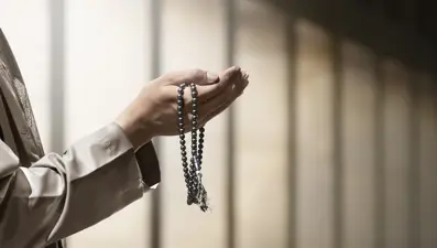 Kandil namazı nasıl kılınır, kaç rekattır? Namaz niyeti nasıl edilir? (2026 Diyanet Berat Kandili namazı kılınışı)