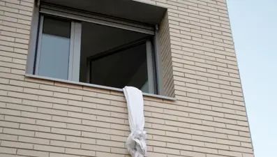 Fransa’da iki mahkum çarşaflarla firar etti