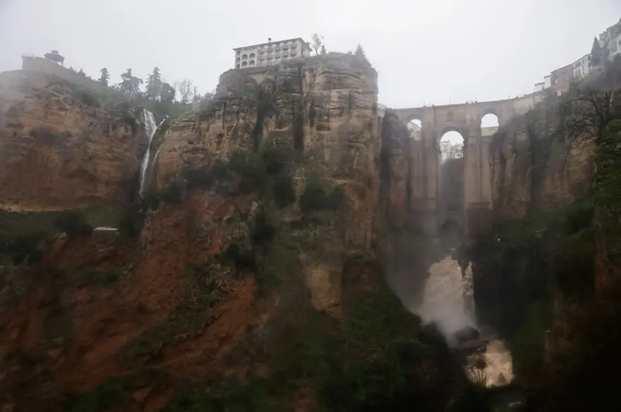 "METREKAREYE 200 LİTRE YAĞMUR GELEBİLİR" 