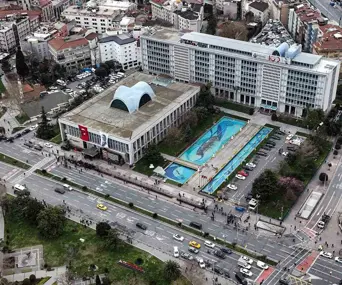 İBB, Üsküdar ve Merkezefendi belediyelerine operasyon