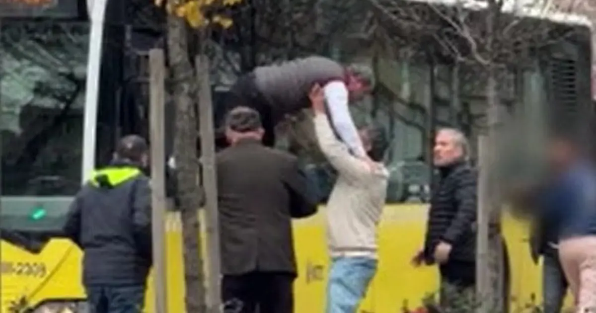 İETT şoförü camdan fırlayıp kavgaya tutuştu