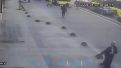 Bağcılar'da İETT otobüsünün çarptığı çocuk yaralandı