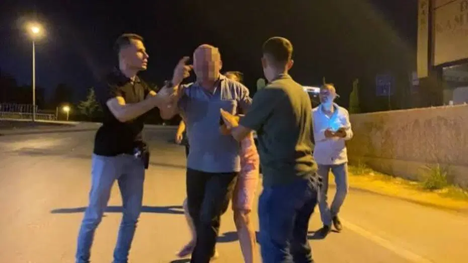 Alkollü sürücüden skandal hareket: Mermer fırlattı