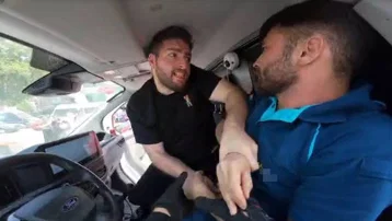 Trafikte dehşet: Aracından inip kamyonet sürücüsüne saldırdı