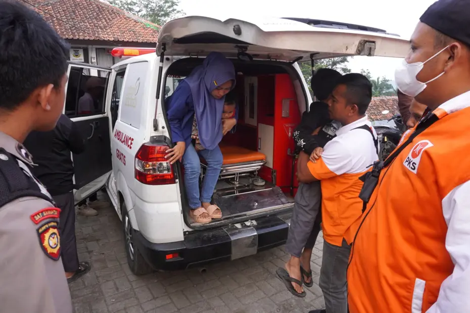 Endonezya'da hükümetin ücretsiz yemek programı binlerce kişiyi hastanelik etti