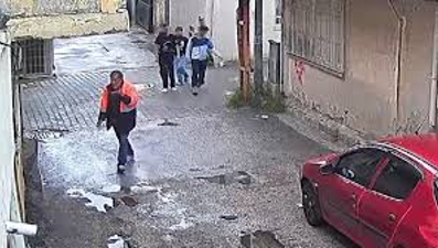 Adana'da vicdanları sızlatan olay: 52 yaşındaki adam çocuklar tarafından darbedildi