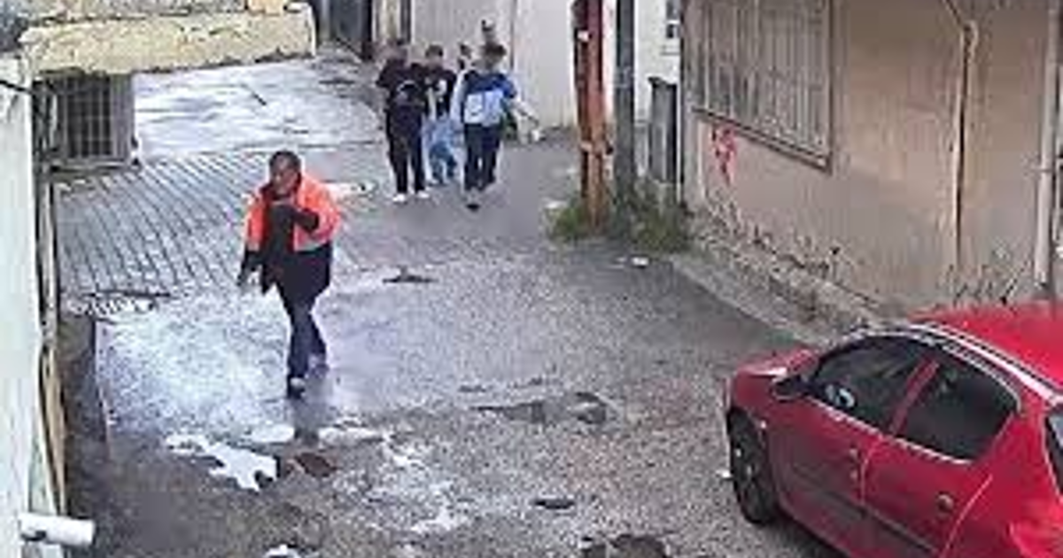 Adana'da vicdanları sızlatan olay: 52 yaşındaki adam çocuklar tarafından darbedildi