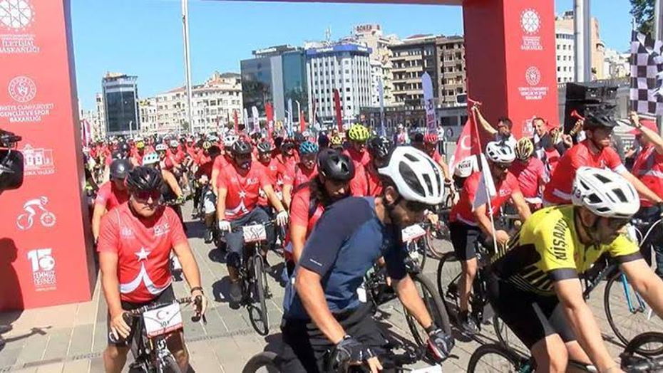 İstanbul’da 15 Temmuz şehitleri için bisiklet turu düzenlendi
