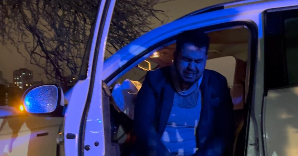 Tarlaya giren otomobil ağaca çarptı, sürücü gözyaşlarını tutamadı