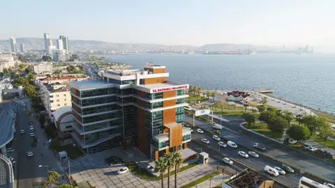 İzmir Bayraklı Belediyesi'ne operasyon. Eski başkan dahil 40 kişi gözaltı adımı