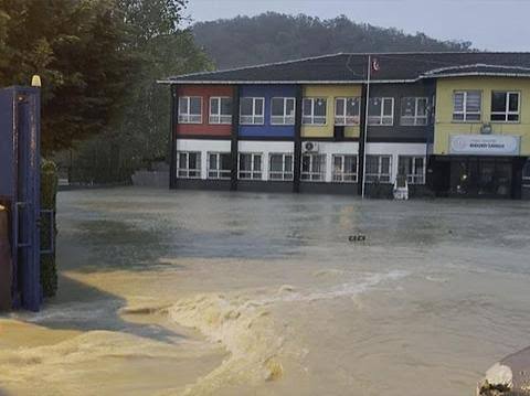 SON DAKİKA: İstanbul'da yarın okullar tatil edildi