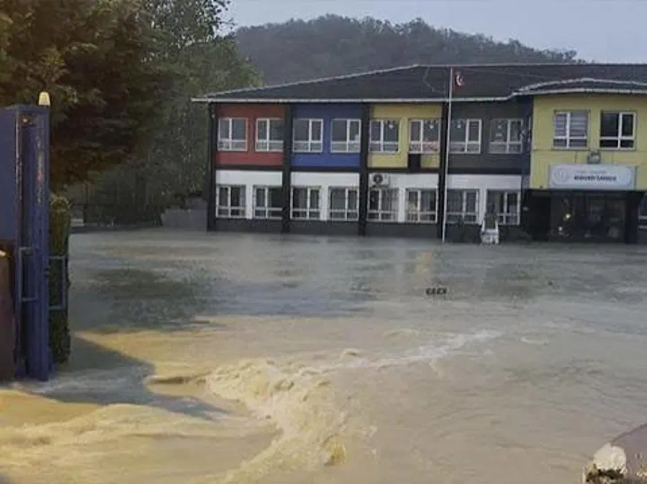 İstanbul, Kocaeli ve Sakarya'da okullar yarın da tatil