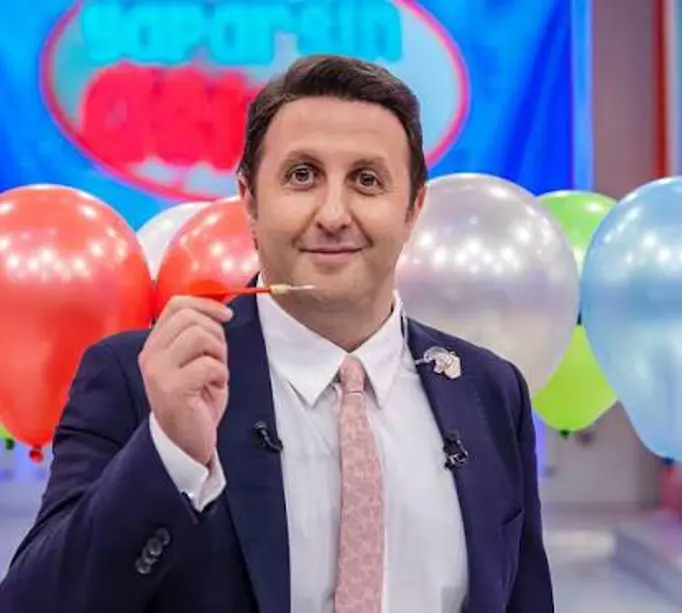 İlker Ayrık'tan üzen haberOyuncu ve sunucu İlker Ayrık kaza geçirdiğini açıklayarak gösterilerinin iptal edildiğini duyurdu.