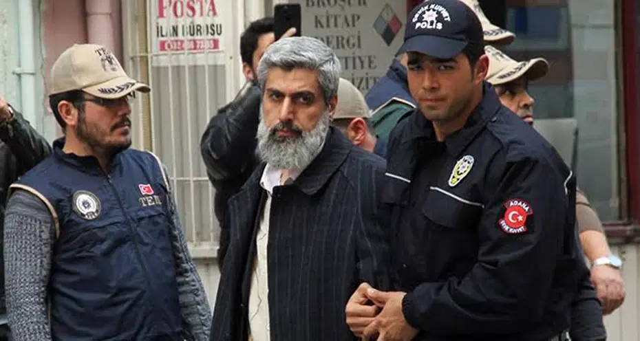 Alparslan Kuytul'un evinde arama yapıyor