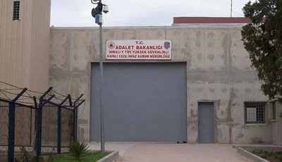DEM Parti İmralı heyetinden çerçeve yasa mesajıDEM Parti İmralı heyeti üyeleri Mithat Sancar, Gültan Kışanak ve Çetin Arkaş Ankara'da gazetecilerle bir araya geldi. Terörsüz Türkiye sürecine dair dikkat çeken mesajlar verildi.