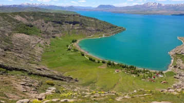Van Gölü kıyısında saklı bir cennet. Urartulardan günümüze ulaşan gizemli köy
