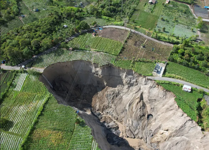 OBRUK 4 FUTBOL SAHASI BÜYÜKLÜĞÜNDE 