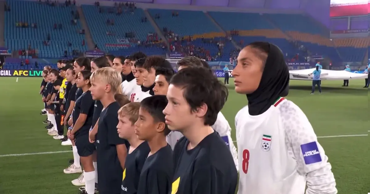 İranlı kadın futbolculardan milli marş boykotu
