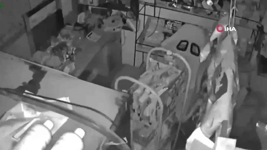 Endonezya'da 7.4 büyüklüğünde deprem: 1 kişi öldü