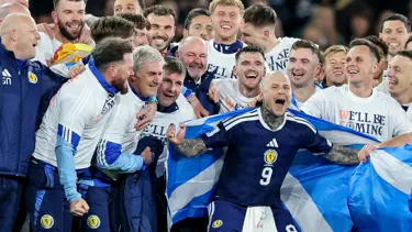 28 yıl sonra gelen zafer: İskoçlar sabaha kadar eğlendi