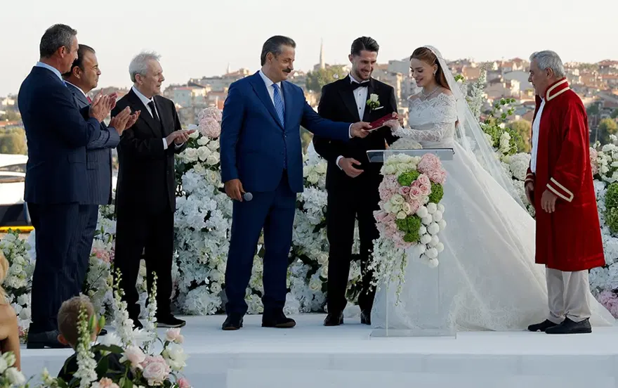 NİKAHTA ÜVEY BABASININ ADINI SÖYLEDİ 1