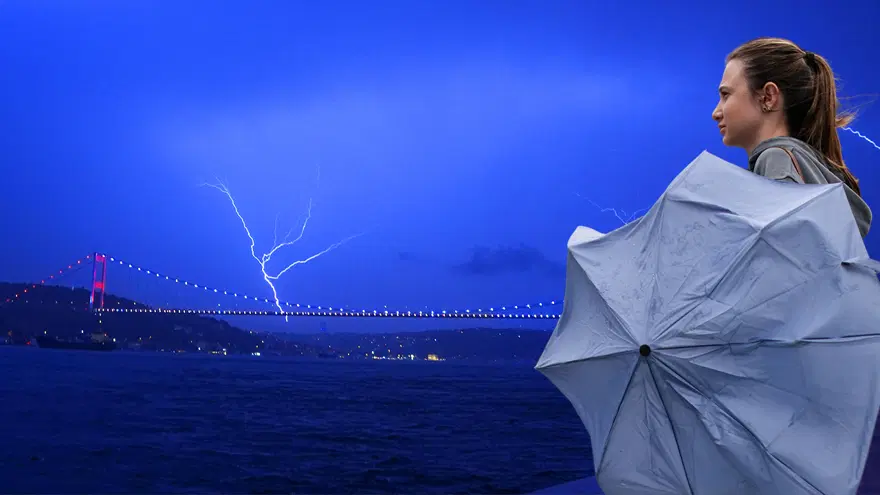 İstanbul yaz ortasında kış yaşayacak: Hava 7 derece soğuyacak, yağmur 4 gün sürecek 