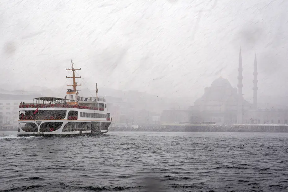 Sıcaklık önce artacak sonra düşecek. İstanbul’da hafta sonu yeniden kar geliyor