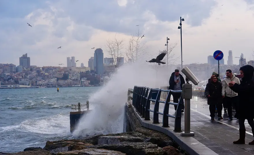 İstanbul'da cuma akşamı ve cumartesiye dikkat. Rüzgar kuvvetlenecek, havada serinleyecek İstanbul'da cuma akşamı ve cumartesiye dikkat. Rüzgar kuvvetlenecek, havada serinleyecek
