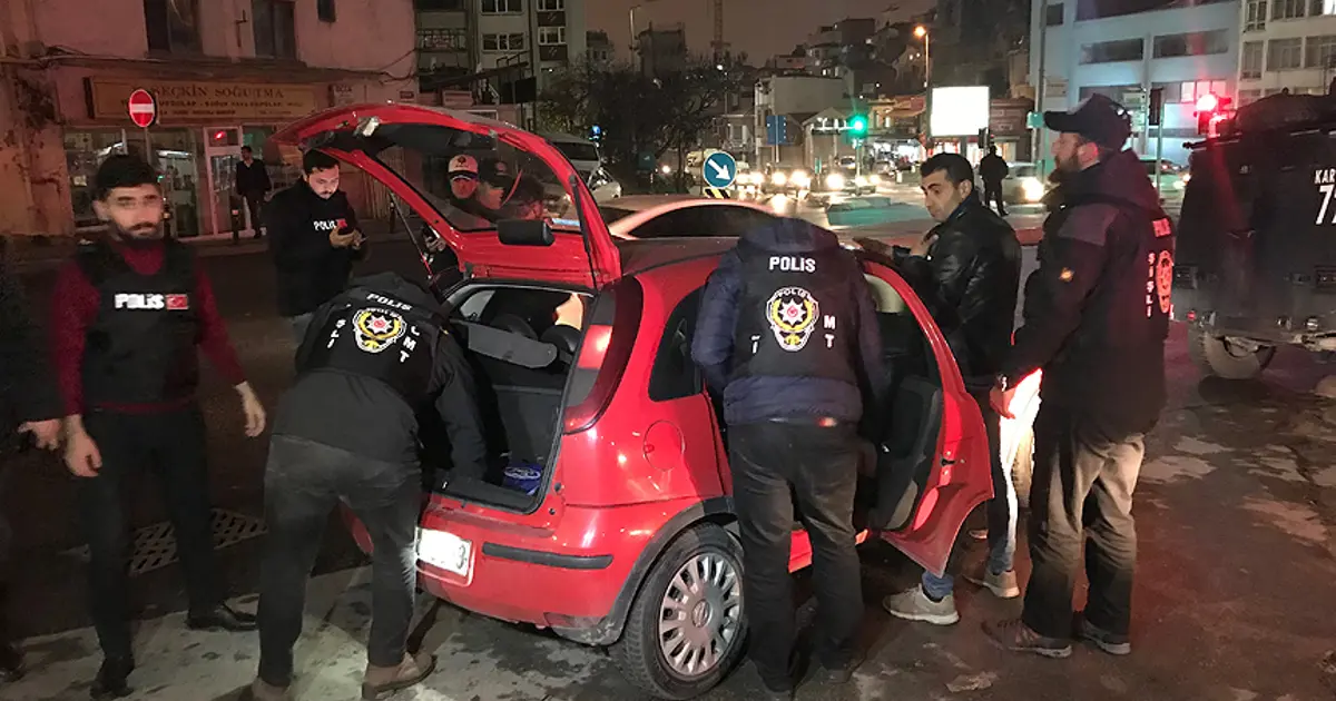 Caddeler tutuldu, helikopter havalandı. İstanbul'da binden fazla gözaltı