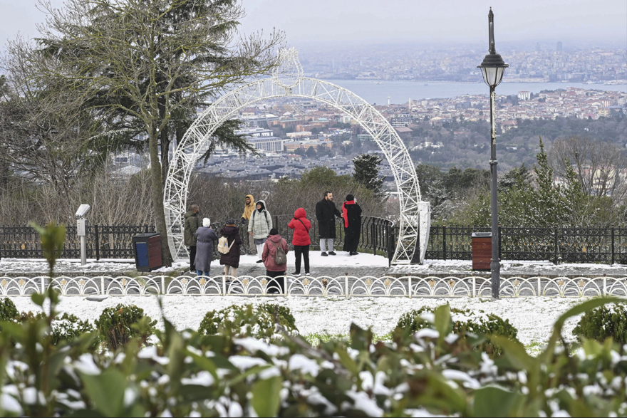 İstanbul'da sıcaklık aniden düşecek! Tarih belli oldu: Önce sulu kar sonra kar yağışı geliyor 