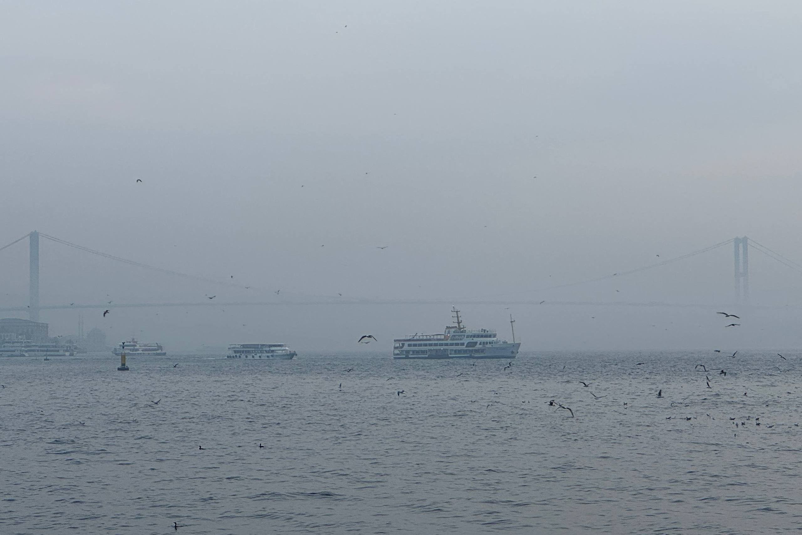İstanbul'u sis bastı. Görüş mesafesi düştü