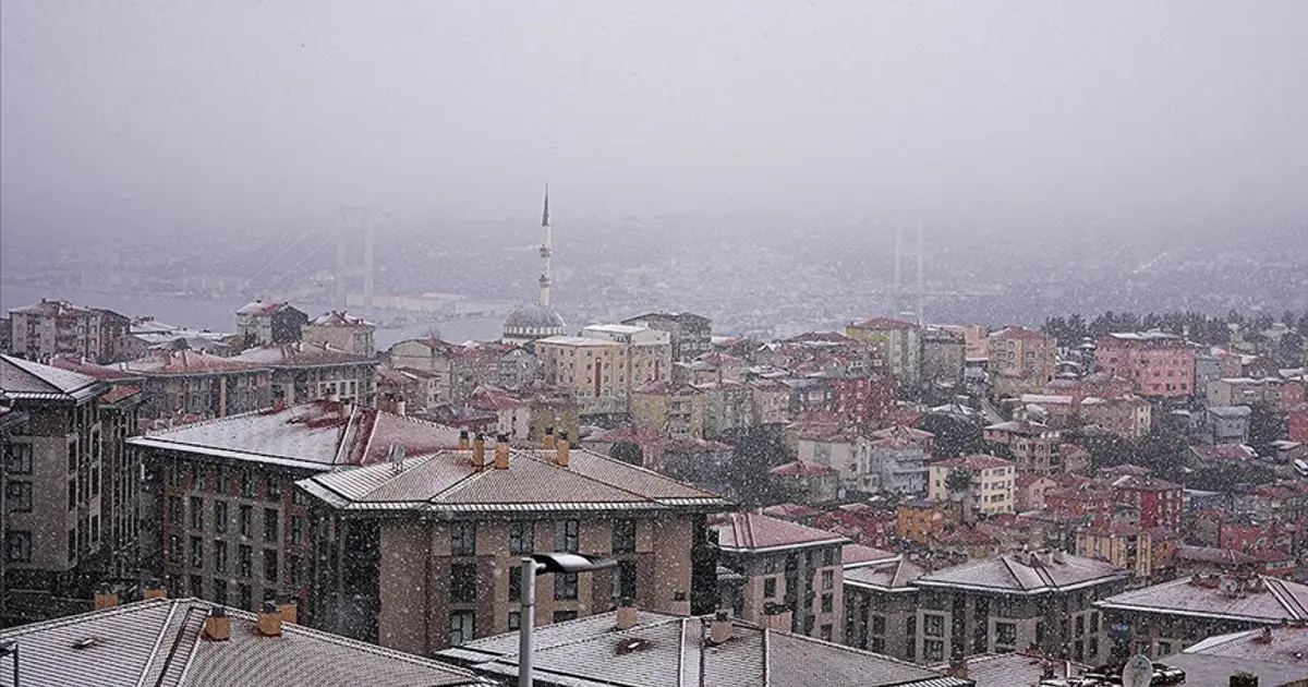 İstanbul'da hava sıcaklığı saat saat düşecek. Dikkat! Sulu kar yağışı bekleniyor