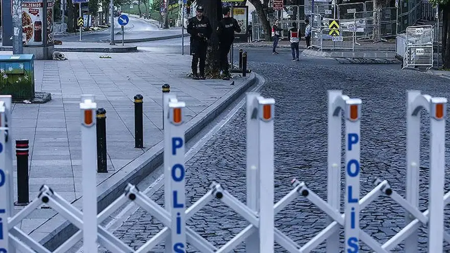 BAZI YOLLAR KAPATILDI BAZI YOLLAR KAPATILDI