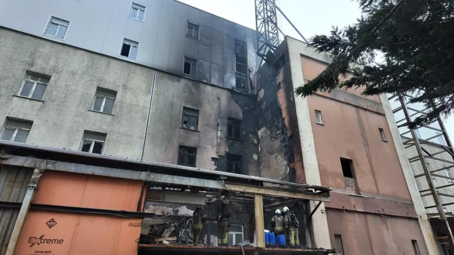 Arnavutköy'de fabrika yangını