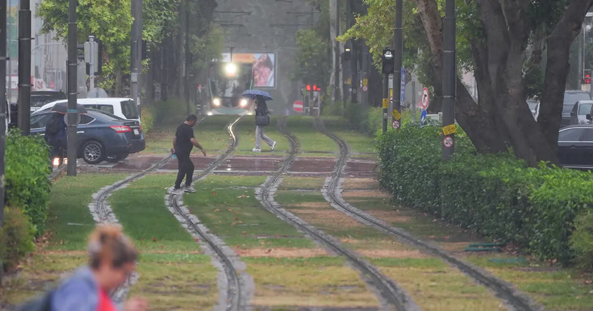 İstanbul ve İzmir'de hava ısınıyor: Sıcaklık 25 dereceyi aşacak ama öğleden sonraya dikkat