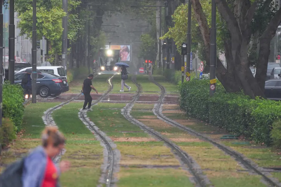 İstanbul ve İzmir'de hava ısınıyor: Sıcaklık 25 dereceyi aşacak ama öğleden sonraya dikkat