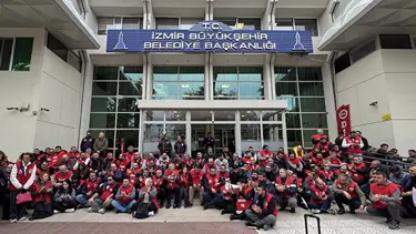 İzmir Büyükşehir Belediyesi işçilerinden oturma eylemi