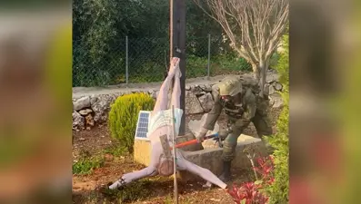İsrail askerleri Hz. İsa heykelini de balyozla parçaladı