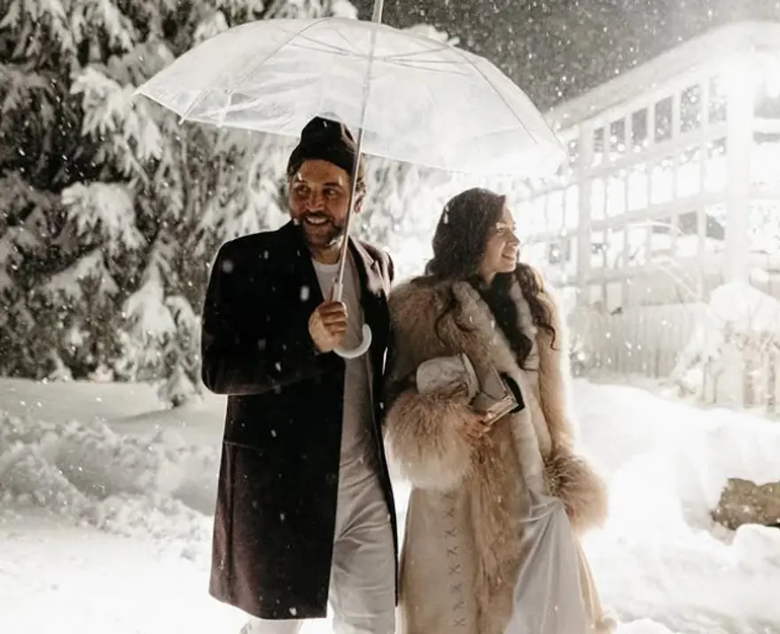 "GÜLÜMSEMESİ ODAYI AYDINLATIYOR" 2