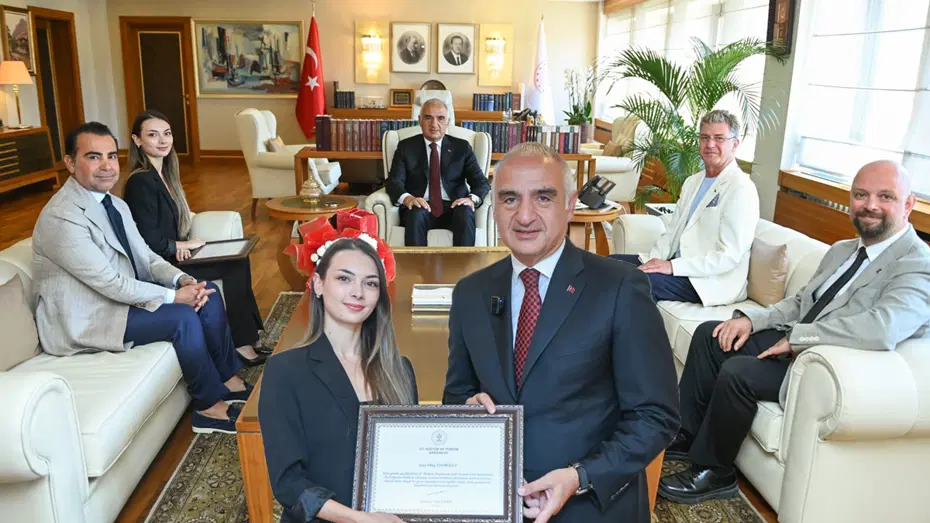 Bakan Ersoy, Nilay Tahiroğlu ve Tan Sağtürk'le bir araya geldi